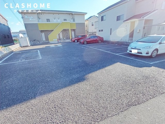 Ronchi House 　　 刈谷市近郊の賃貸はクラスホーム刈谷店の駐車場