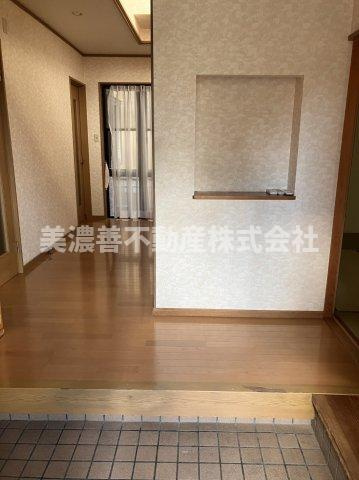 ６６３１３　岐阜市茜部野瀬中古戸建ての玄関