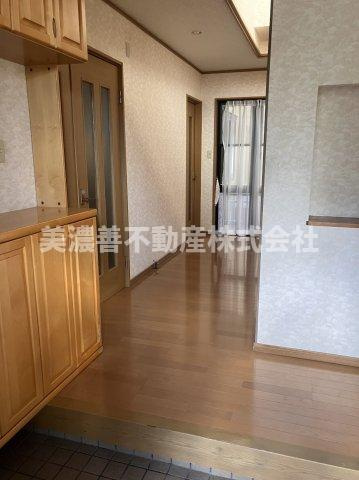 ６６３１３　岐阜市茜部野瀬中古戸建ての玄関