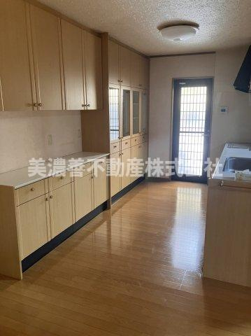 ６６３１３　岐阜市茜部野瀬中古戸建てのキッチン