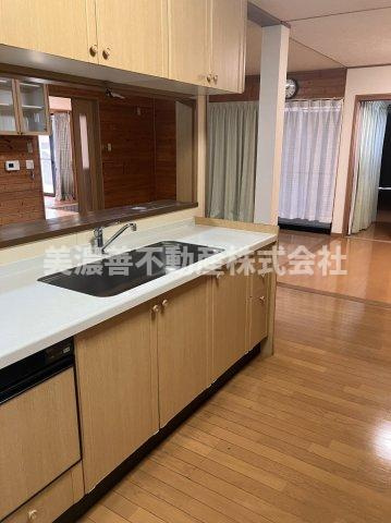 ６６３１３　岐阜市茜部野瀬中古戸建てのキッチン