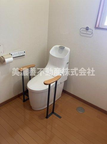 ６６３１３　岐阜市茜部野瀬中古戸建てのトイレ