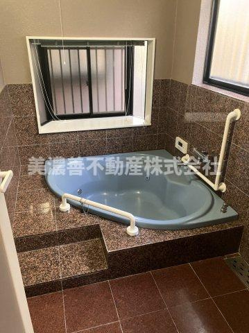 ６６３１３　岐阜市茜部野瀬中古戸建ての浴室