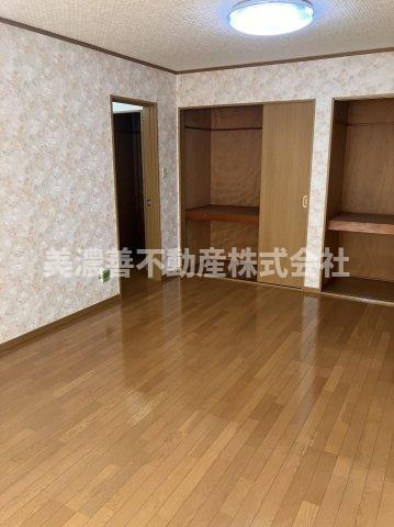６６３１３　岐阜市茜部野瀬中古戸建ての洋室