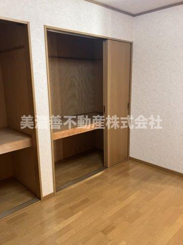 ６６３１３　岐阜市茜部野瀬中古戸建ての洋室