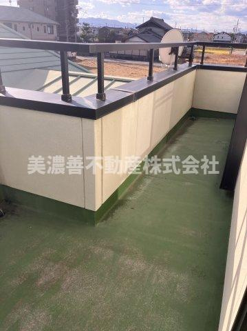 ６６３１３　岐阜市茜部野瀬中古戸建てのバルコニー