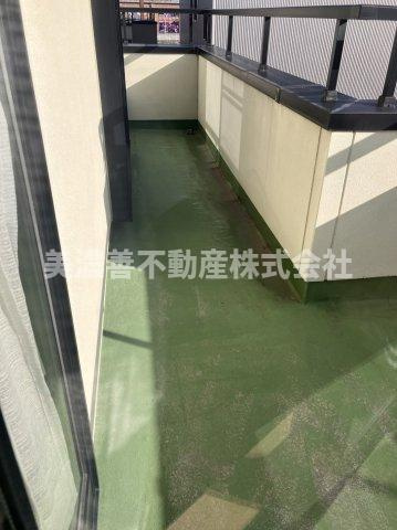 ６６３１３　岐阜市茜部野瀬中古戸建てのバルコニー