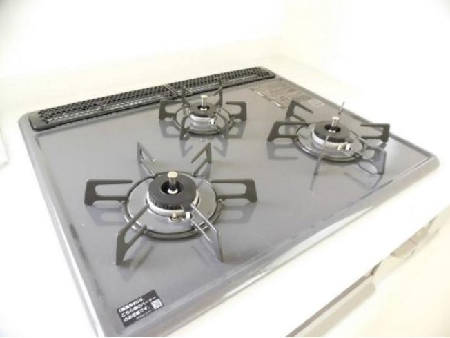 【キッチン】 | 花見川区こてはし台１丁目　中古戸建て | ３口コンロ