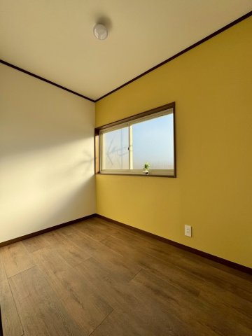 門真市四宮5丁目の洋室|3階洋室。約3帖。子供部屋としても、物置部屋としてもちょうど良い大きさのお部屋です！