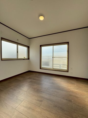 門真市四宮5丁目の洋室|3階洋室。約6帖。ベランダに面して風通しの良いお部屋です。