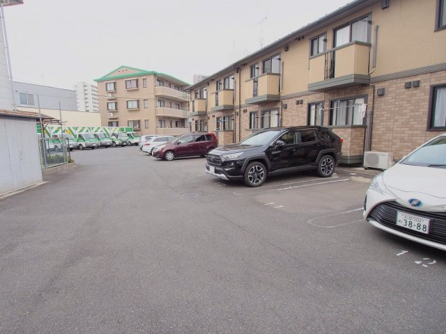 アネックスの駐車場