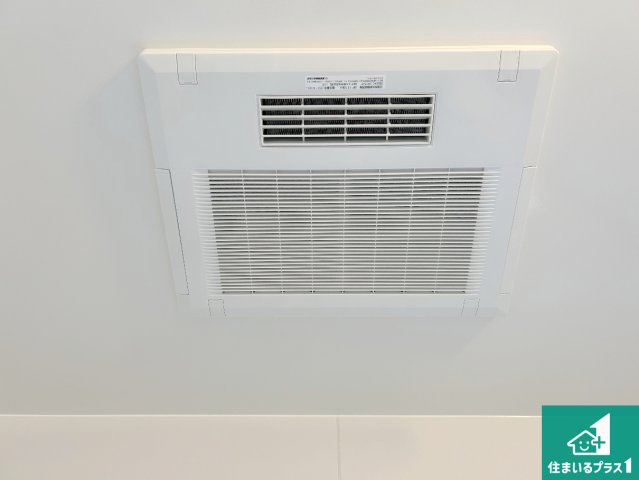 羽曳野市郡戸　新築一戸建ての冷暖房・空調設備|四季を通して快適なバスライフをお手伝いする浴室暖房乾燥機！浴室の乾燥・暖房・涼風・換気はもちろん、２４時間換気にも対応！