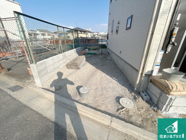 羽曳野市郡戸　新築一戸建ての駐車場|駐車スペース！散水栓があるので、こまめに愛車を洗えます！