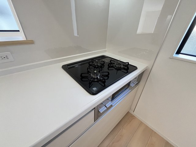 【キッチン】 | 福岡市東区雁の巣1丁目第12　1号棟（全2棟）【仲介手数料無料・0円】 | 施工例。施工例は完成時と異なる場合があります。