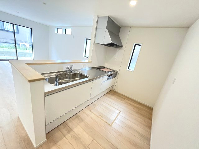 【キッチン】 | 福岡市東区雁の巣1丁目第12　1号棟（全2棟）【仲介手数料無料・0円】 | 施工例。施工例は完成時と異なる場合があります。