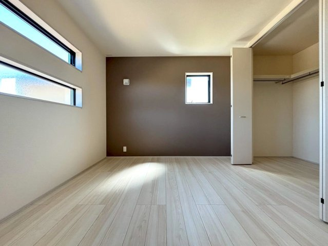 リーブルガーデン　安八郡安八町氷取第1　全2区画分譲の寝室|すべての居室にはたっぷり収納できる大型のクローゼット、各室に２４時間換気システムを設置しています。
排気ファンから低風量で24時間強制排気し、家の中の空気をいつも新鮮に保ちます。
