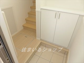 広島市安佐北区落合南３丁目のアパートの玄関|玄関手すり・シューズボックスあり