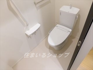 広島市安佐北区落合南３丁目のアパートのトイレ|シャワートイレ・手すりあり
