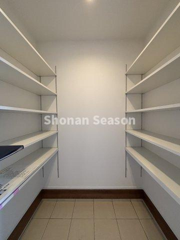 【収納】 | ベビーカーやアウトドア用品、お子さまの外遊びのおもちゃも汚れを気にせず収納できる「ＳＩＣ」付！