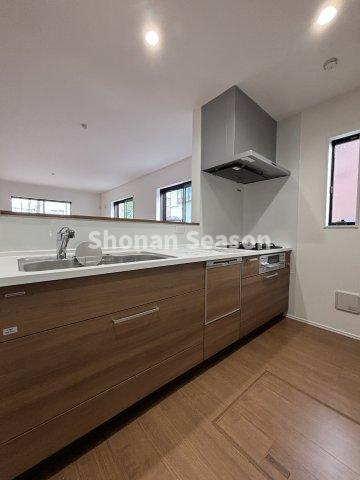 【キッチン】 | お料理しながら会話弾む対面キッチン◎
収納力があり、キッチン周りがスッキリ片付きますよ♪