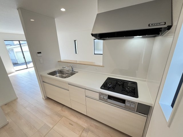 【キッチン】 | 福岡市東区雁の巣1丁目第12　2号棟（全2棟）【仲介手数料無料・0円】 | 施工例。施工例は完成時と異なる場合があります。
