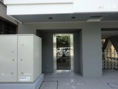池之端加茂ビルＡのエントランス