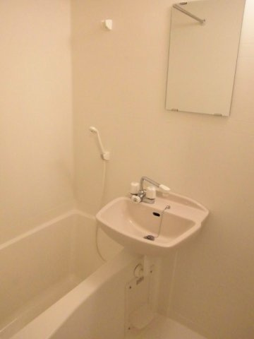 レオパレス華の浴室|バス、トイレ別です。