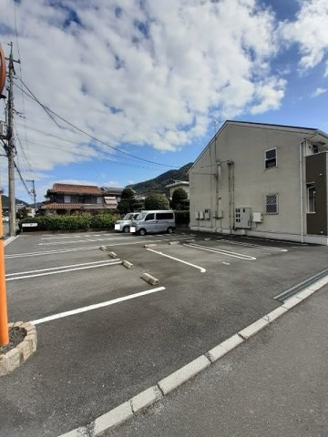 キャトルセゾンの駐車場