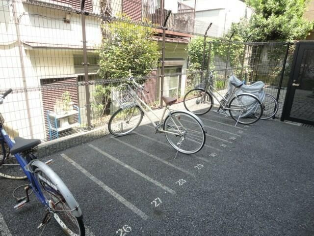 ルーブル高田馬場の駐車場