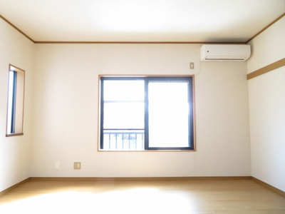 【居間・リビング】 | ドミナスＢ棟 | 南向きの明るいリビング