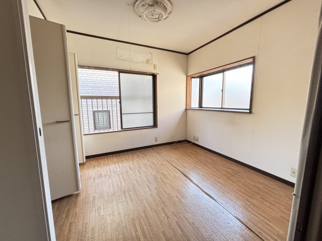 市川市真間５丁目　再建築不可中古戸建の洋室