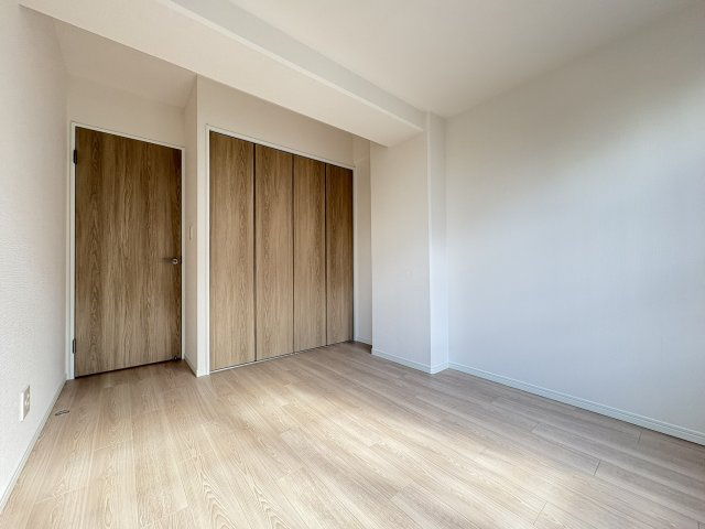 近鉄南港ガーデンハイツ21号棟の洋室|個人の部屋や寝室として使える洋室です