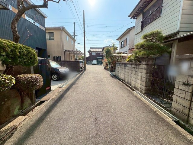 草津市上笠2丁目　建築条件無し売土地の前面道路含む現地写真