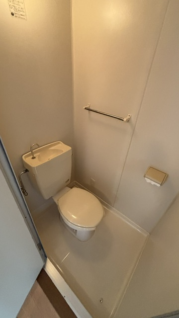 アメニティー・タルのトイレ|落ち着いた色調のトイレです