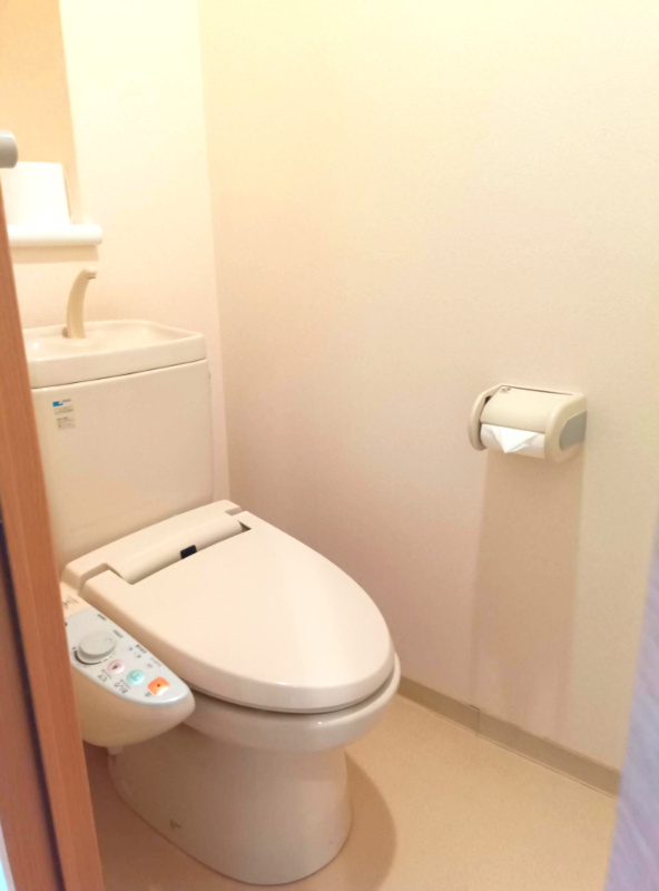 サーパス青葉町の収納|マルチルーム、ウォークスルークローゼットとしても使える洋室6帖と和室をつなぐ収納スペースとして。