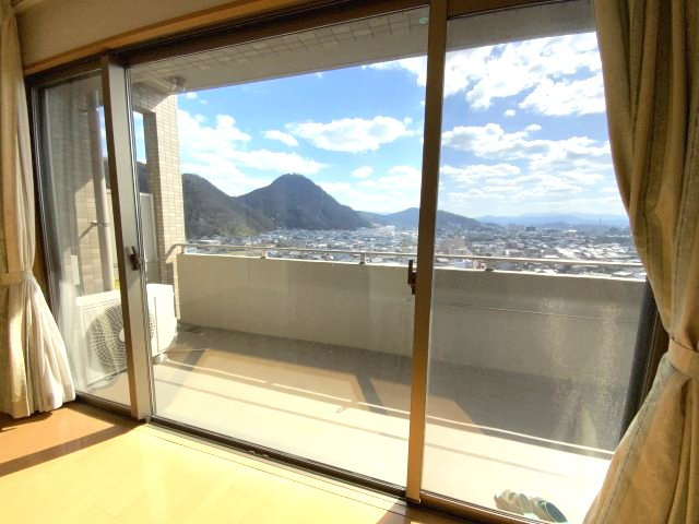 サーパス青葉町のキッチン|キッチン横には勝手口が付いています！