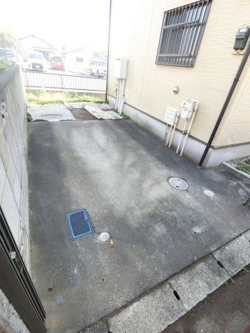 浜野町戸建の駐車場