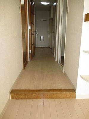 【その他】 | シティコートフドウ中山 | 廊下前段差（キッチン横）※前回募集時2018.12撮影