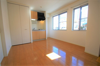 【居間・リビング】 | 豊玉中3丁目アパート | 8.2帖のきれいな洋室。