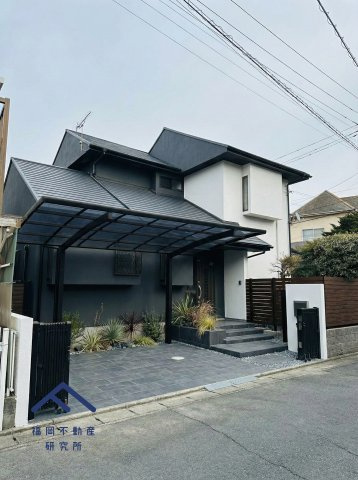 筑紫野市紫６丁目　戸建ての外観|モダンテイスト外壁外構リフォーム：塗装及び屋根貼替･外構工事で250万から提案可能です