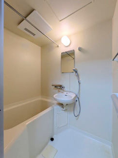 【浴室】 | ジュネス・ラポー