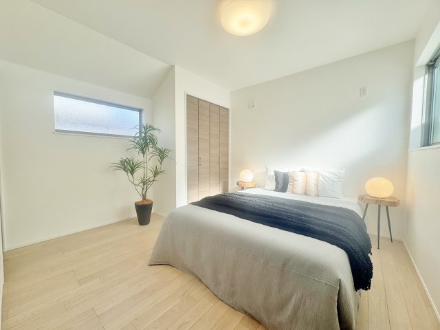 練馬区向山3丁目 全3棟 A号棟の洋室|2階6.0帖洋室
プライベート空間も快適にお過ごしいただけます
各室収納付(B号棟)