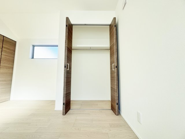 練馬区向山2丁目 全3棟 A号棟の収納|2階6.0帖洋室　クローゼット
2か所クローゼットを完備しております(A号棟)