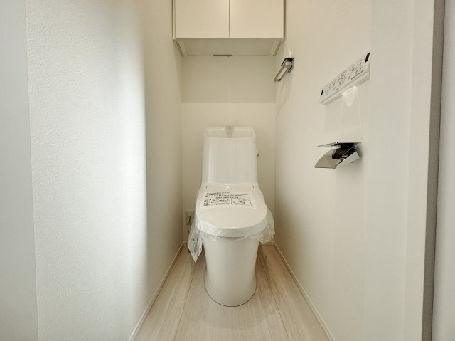 練馬区向山2丁目 全3棟 A号棟のトイレ|トイレは1階・2階にごさいます
温水洗浄暖房便座機能付(A号棟)