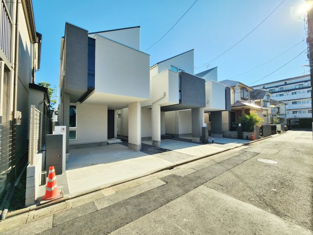 練馬区向山3丁目 全3棟 A号棟の前面道路含む現地写真|ご見学・詳細についてはお気軽に城北不動産までお問い合わせください♪