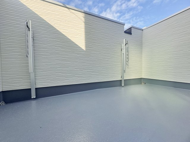 練馬区向山2丁目 全3棟 A号棟のバルコニー|広々としたワイドバルコニー付
陽当り良好でお洗濯物もしっかりと乾きます(A号棟)