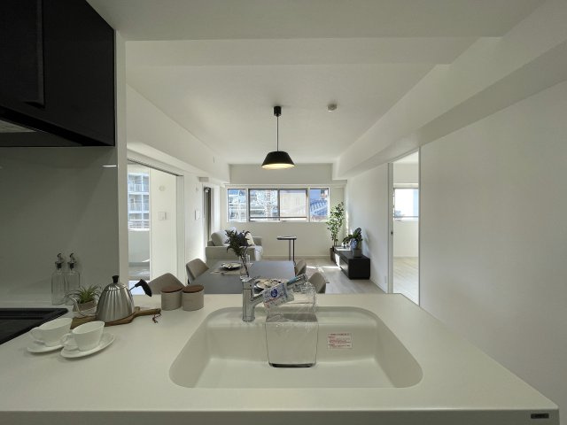 平坦、スーパー・コンビニ近し、独立性角部屋、最強じゃん！な、『クオス上星川』家具付きリフォームの居間・リビング