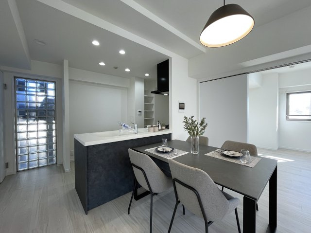 平坦、スーパー・コンビニ近し、独立性角部屋、最強じゃん！な、『クオス上星川』家具付きリフォームの居間・リビング|リビングです