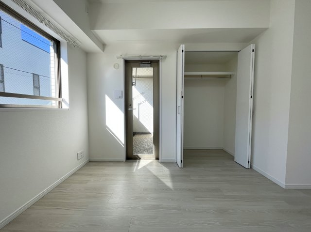 平坦、スーパー・コンビニ近し、独立性角部屋、最強じゃん！な、『クオス上星川』家具付きリフォームの洋室|スタンダードな洋室です