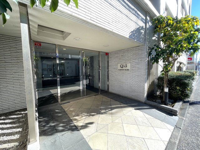 平坦、スーパー・コンビニ近し、独立性角部屋、最強じゃん！な、『クオス上星川』家具付きリフォームのエントランス|ゆとりのあるエントランスです